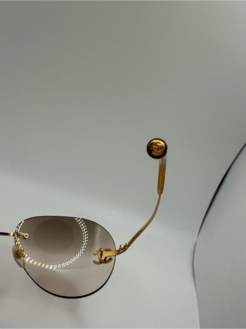 CHANEL Gold CC Logo Gradient Sunglasses - Picture 4 of 13